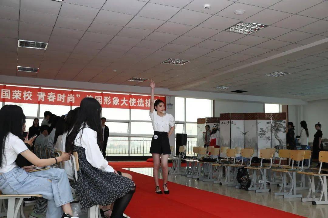 逃离啦啦队员的家